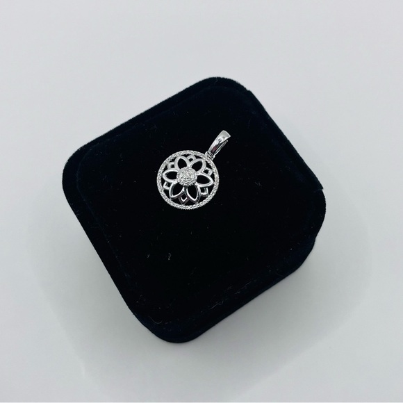 9K White Gold 0.20 CT Natural Diamond Round Pendant - Picture 3 of 6